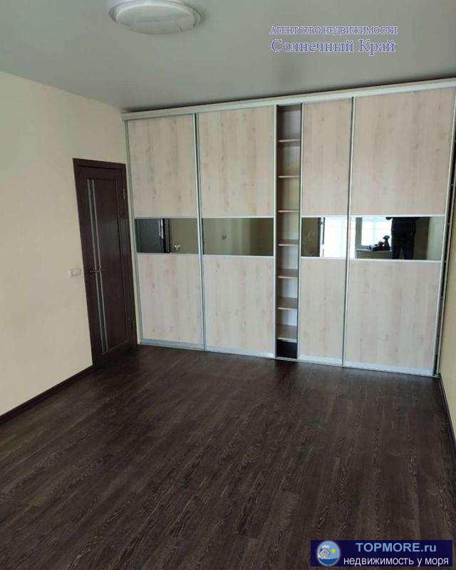 Продается двухкомнатная квартира в ЖК 'Времена года' в г.Анапа. 63 кв.м.  В квартире выполнен качественный ремонт....