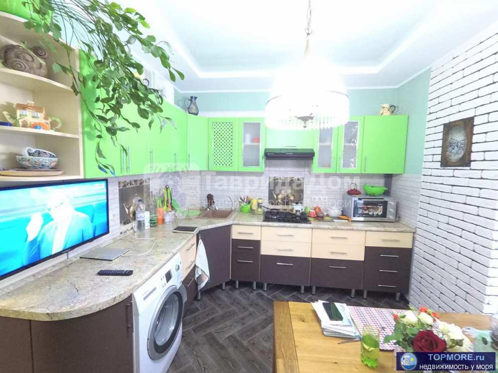 Продажа / Квартиры, Феодосия, Адмиральский б-р, 7 650 000 р. Продам 2 комнатную квартиру 61 м2, 5/5 эт., Центр, Адмиральский бульвар 7в, Феодосия. Квартира находится на 5 этаже... - 2