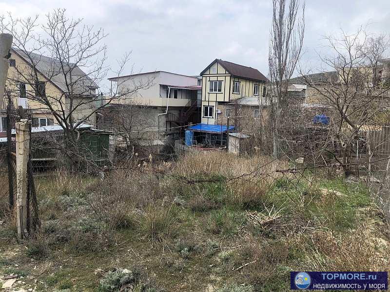 Продается земельный участок 4,6 соток в курортном поселке Орджоникидзе, в 15 км от Феодосии.  Участок расположен в...