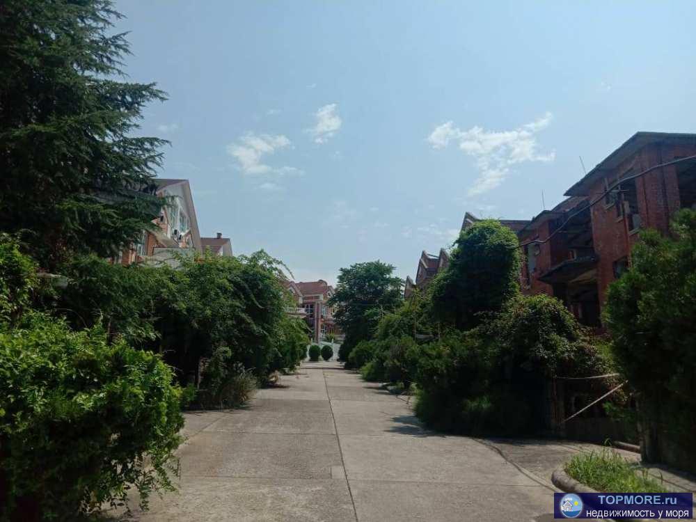 Продаю апартаменты в элитном месте с ремонтом на территории 2.5 га .Территория большая  ,высажены  субтропические...