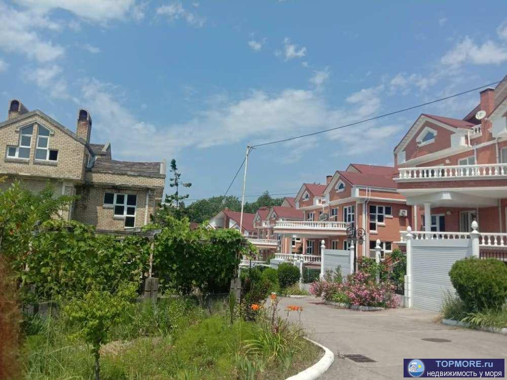 Продаю апартаменты в элитном месте с ремонтом на территории 2.5 га .Территория большая  ,высажены  субтропические... - 2