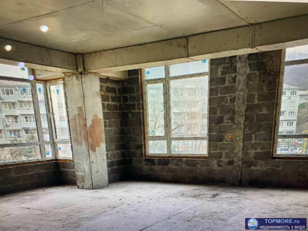 Продаю квартиру свободной планировки в жк Кватро.- закрытая территория, паркинг, охрана , видеонаблюдение-детский...