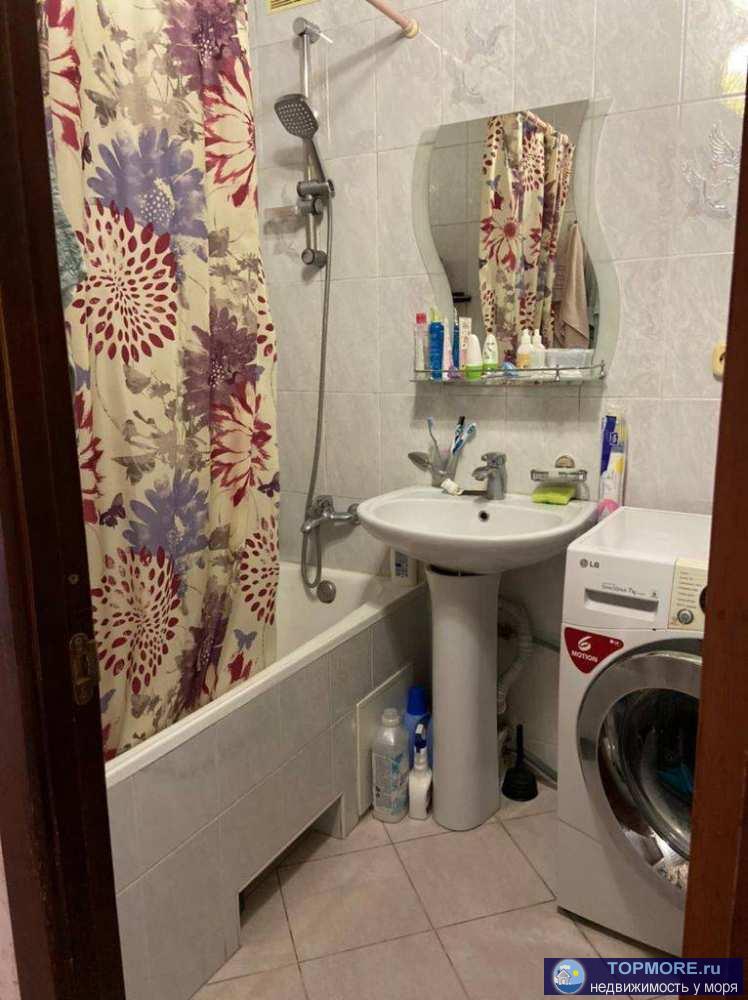 Лот № 146699. Продаётся 2-х комнатная квартира в отличном состоянии с мебелью и бытовой техникой в панельном доме,... - 2