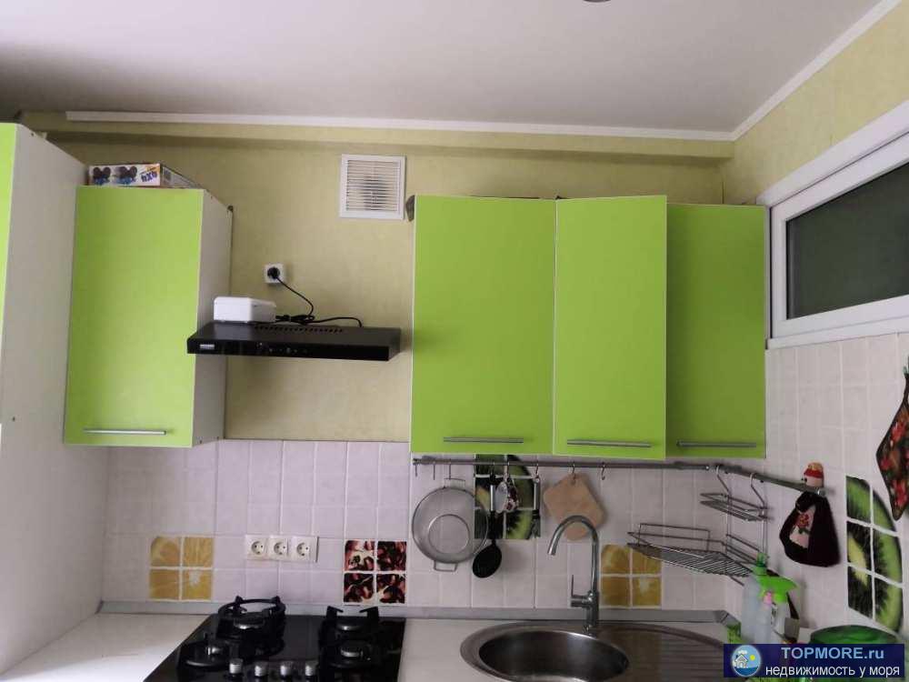 Продам квартиру общей площадью 36 кв м с хорошим ремонтом на Макаренко.Квартира угловая, 3 окна, можно сделать 2...