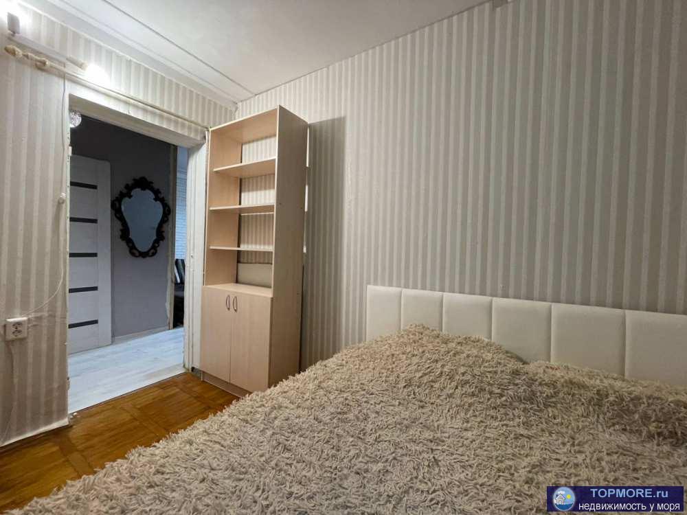 Квартира расположена в отличном районе города , всё в шаговой доступности . Во дворе есть Детская площадка под замком...