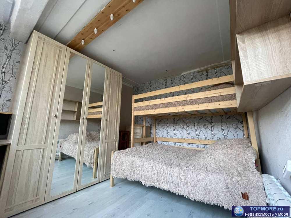 Квартира расположена в отличном районе города , всё в шаговой доступности . Во дворе есть Детская площадка под замком... - 2