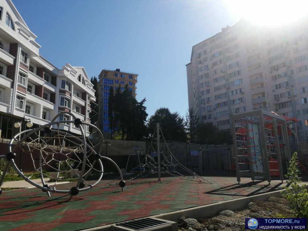 Лот № 147529. Просторная квартира, легко планируемая в двухкомнатную, с видом на море, в доме бизнес, по соседству с... - 2