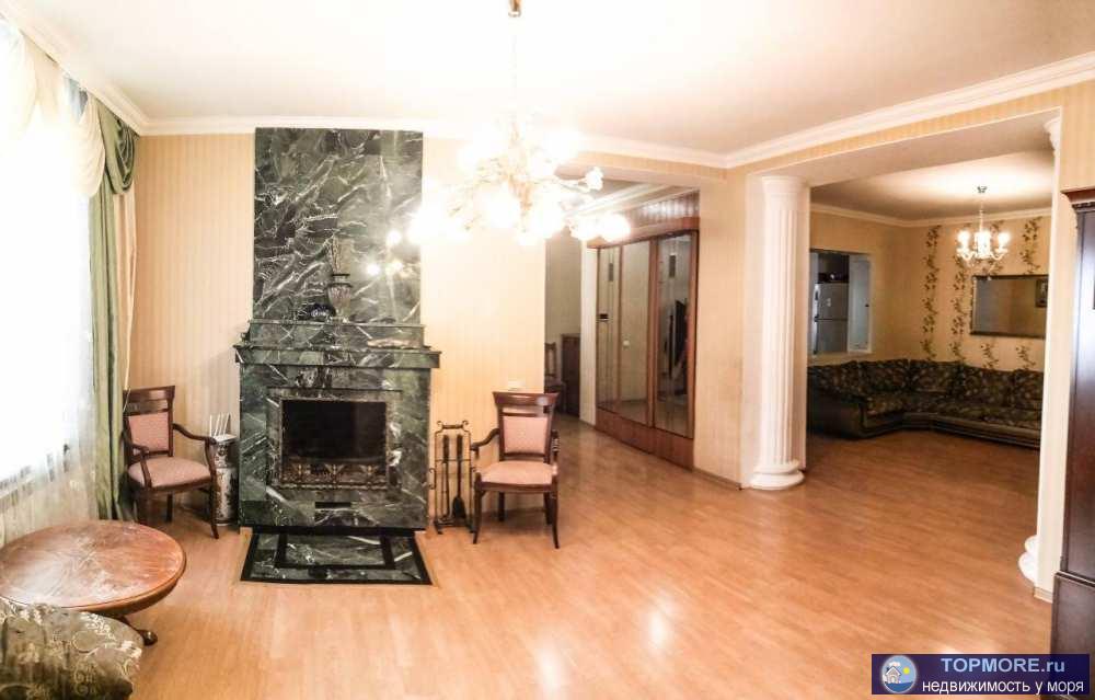 Лот № 148508. Квартира находится в историческом центре Сочи (Центральный район). До моря 600 метров. В квартире...