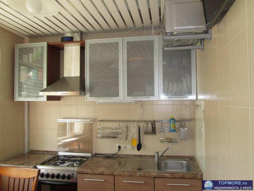 Продается большая двухкомнатная квартира с ремонтом в Завокзальном районе г. Сочи, в Брежневке. Общая площадь... - 1