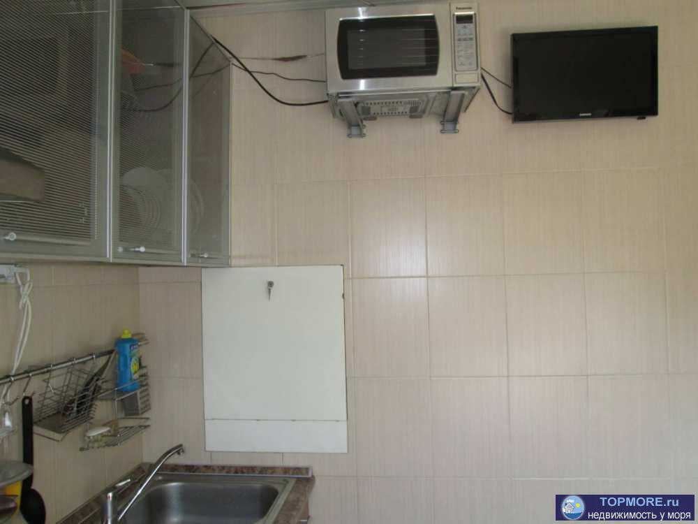 Продается большая двухкомнатная квартира с ремонтом в Завокзальном районе г. Сочи, в Брежневке. Общая площадь... - 2