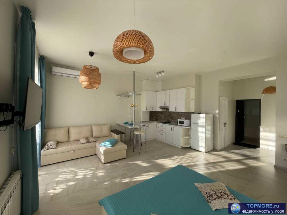 Лот № 150884. Сириус, просторная светлая студия с большим балконом в подарок, 37 кв.м. с дизайнерским ремонтом из... - 2