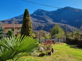 Жилой двухэтажный дом расположен в п. Красная Поляна. Отлично...