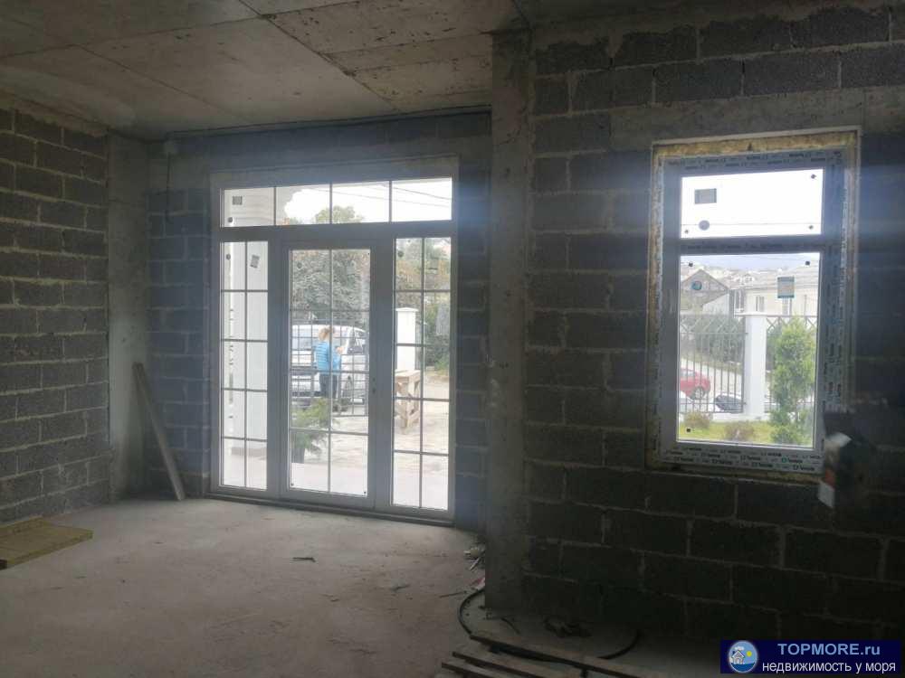 Лот № 149486. Двухэтажный коттедж в классическом стиле бизнес-класса, участок 4 сотки, с закрытой охраняемой...