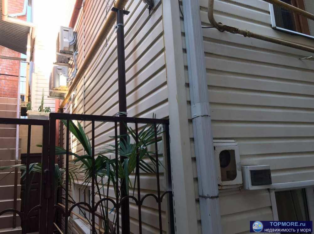 В развитом курортном поселке Лазаревское, по центральной улице Павлова по ровному от центральной набережной 500м....