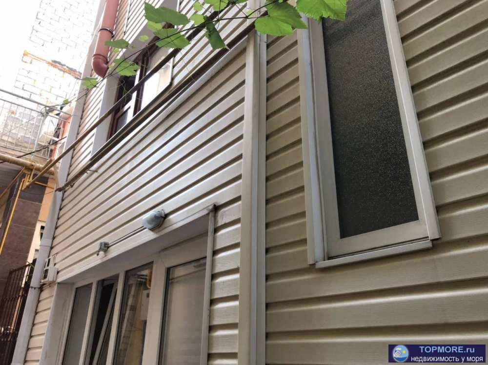 В развитом курортном поселке Лазаревское, по центральной улице Павлова по ровному от центральной набережной 500м.... - 1