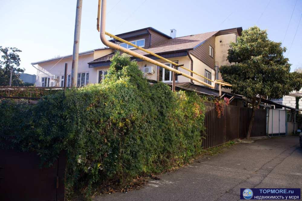 Продаётся свой дом в самом центре Адлера. Общая площадь дома 336 кв.м. Внутри сделан косметический ремонт, есть вся... - 2