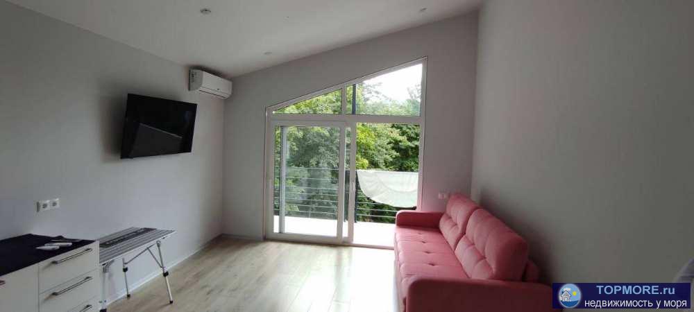 Дом с ремонтом 56 м2 + терраса 12 м2.Две спальни, кухня-гостиная, санузел. В каждой комнате теплый пол. Выход на...