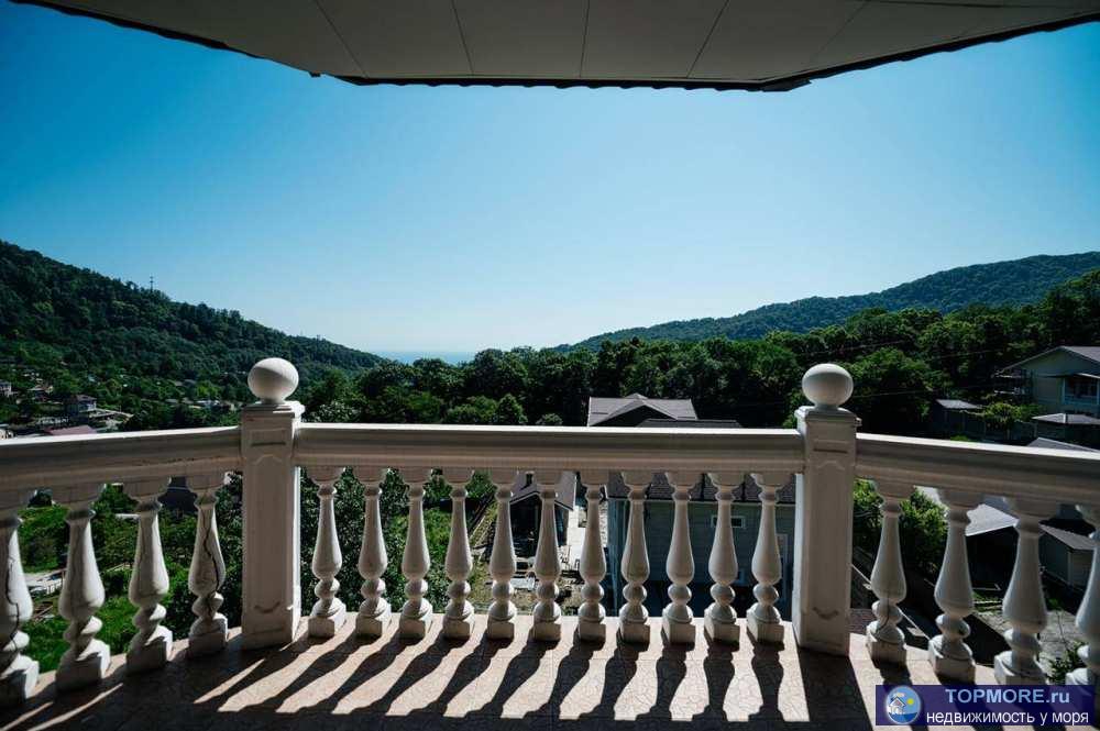 Срочно продаётся 4 этажный дом - дворец - замок! Площадью 600 кв.м., 8 шикарных балконов с видом на море! 13 соток...