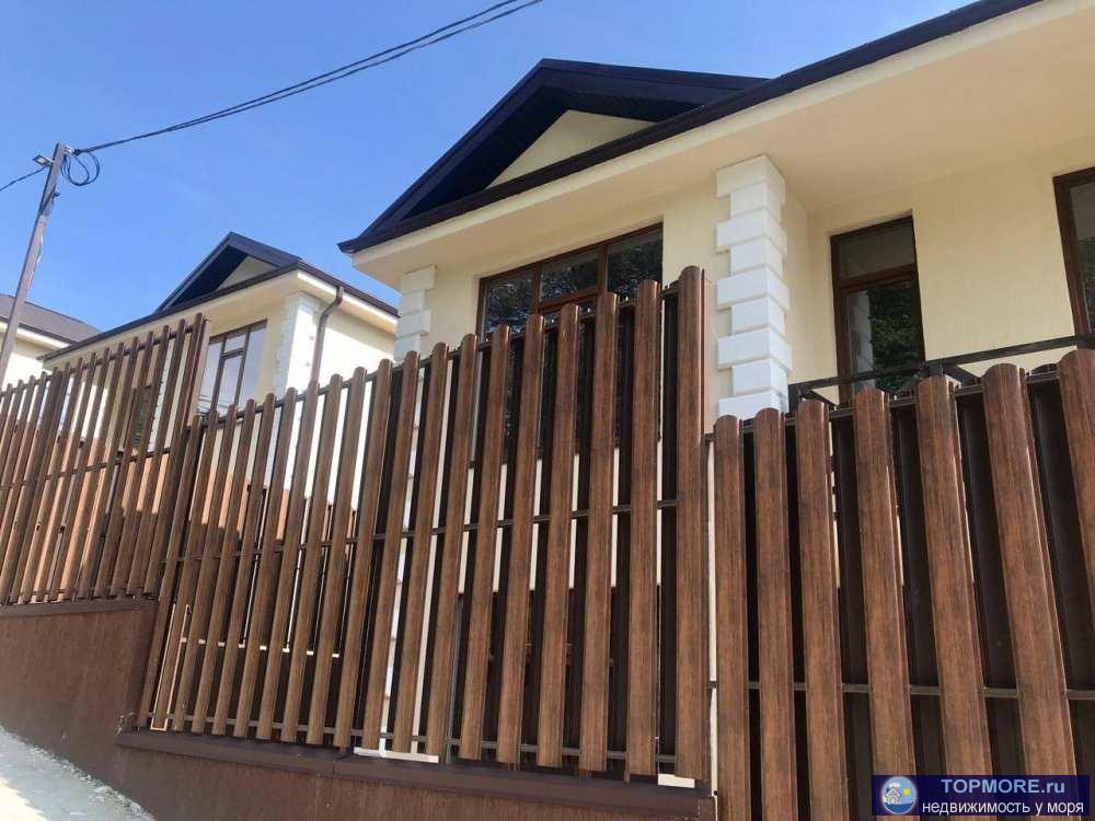 Продаю коттедж, в Дагомысе. Площадью 175 кв/м.Территория  участка  уложена  брущаточкой, профильный забор,...