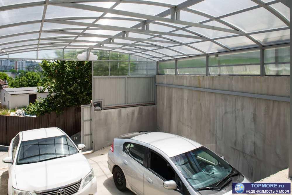 Отличный дом в центральном районе Сочи , обшей площадью 190 кв.м имеет триэтажа , паркинг крытый на 2 автомобиля ,...