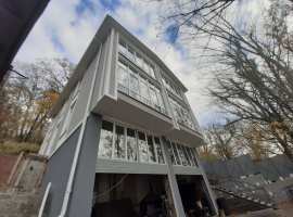 Земельный участок 7 соток. Можно разделить на 8 квартир и продать...