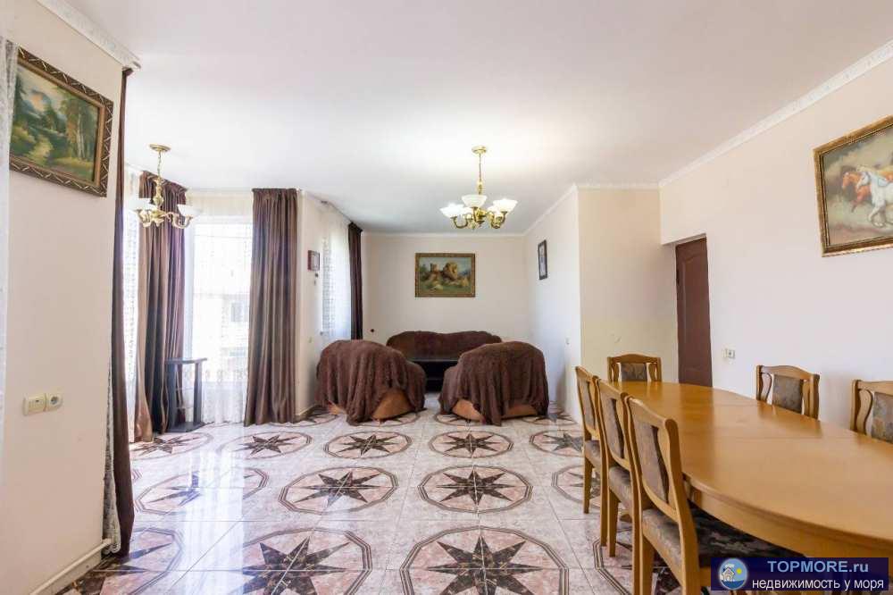 Продаю 2х этажный дом с земельным участком 6 соток (ижс) с видом на море. Дом двухэтажный с цоколем. В доме выполнен... - 1