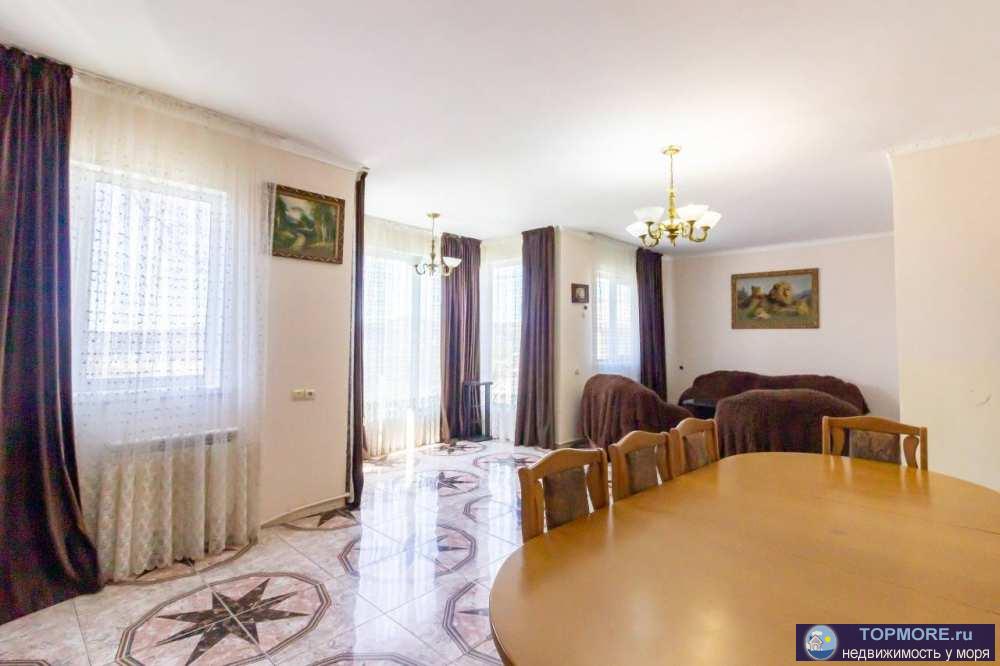 Продаю 2х этажный дом с земельным участком 6 соток (ижс) с видом на море. Дом двухэтажный с цоколем. В доме выполнен... - 2