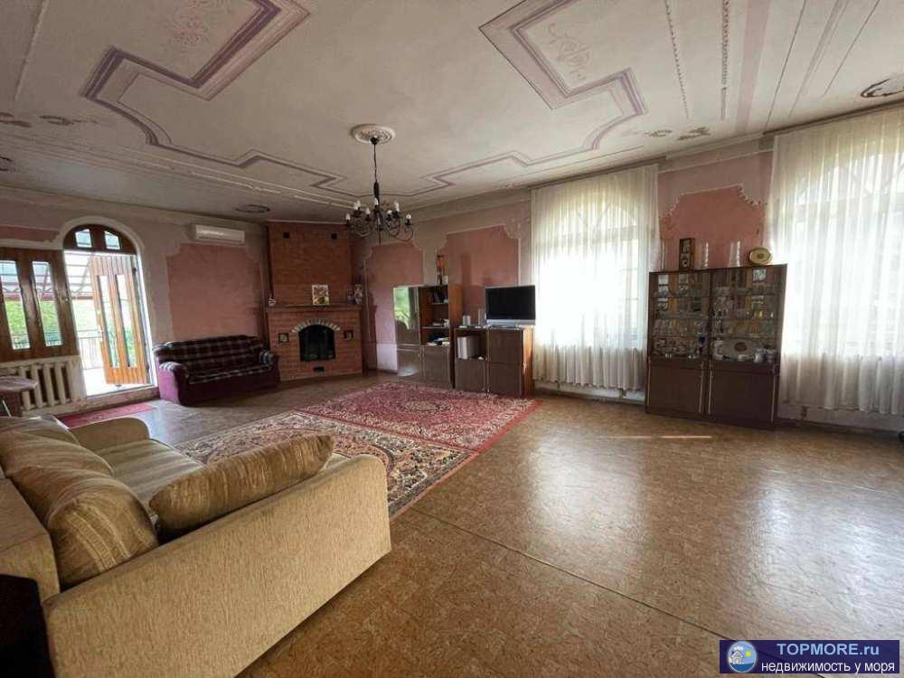 Дом капитальный. Центральные коммуникации. В доме газ. Высокие потолки. С террасы вид на горы и море. Площади по... - 2