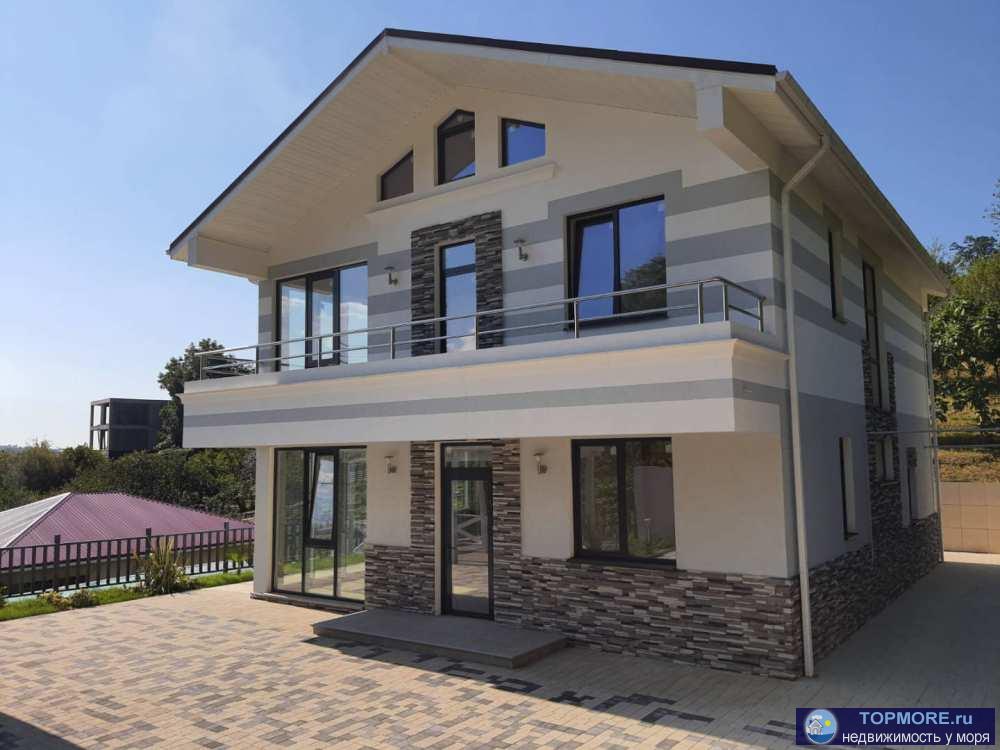 Продаю шикарный, видовой коттедж общей площадью 250 кв.м. на участке 8 соток.Коттедж с видом на взлётно-посадочную...