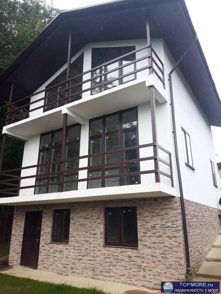 Продается трехэтажный дом в живописном месте с прекрасными видовыми характеристиками, свет, вода из своей скважины....