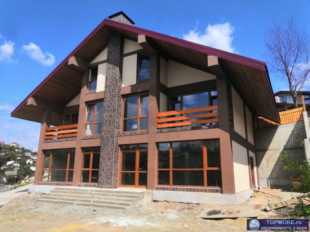 Продаётся дом в стиле Шале общей площадью 285,6 м2. Площадь участка 5,8 соток. Электричество, вода, газ вдоль...