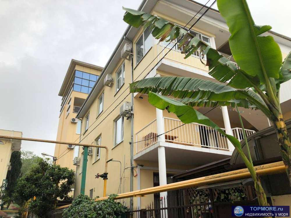 Дом-гостицина, прекрасное расположение. Дом 260 кв.м. на участке 3 сотки. Первый этаж сделан для жизни собсвенника....