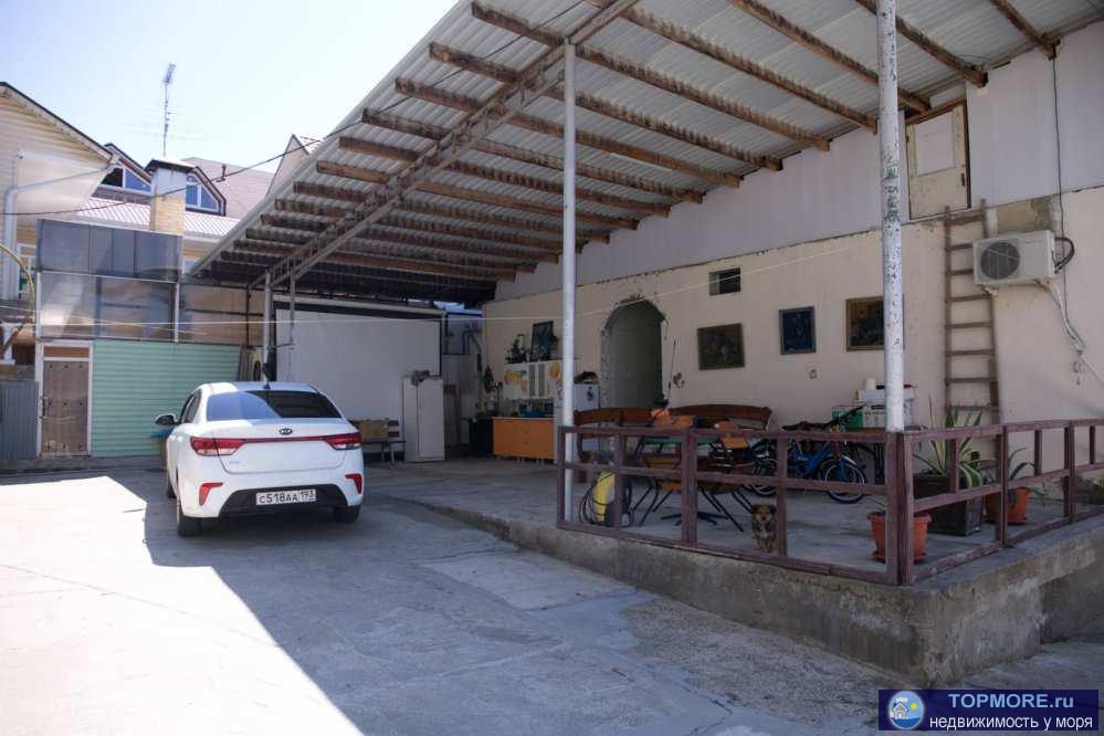 Продается 2-х этажный дом на Голубых далях, на участке 6 соток. Первый этаж гостевой комплекс 21 номер, с общими... - 2