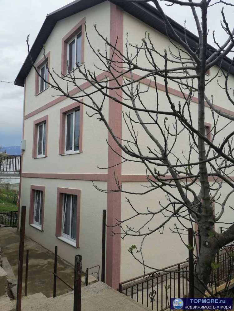 Продается 3-х этажный дом.Первый этаж полностью с ремонтом и мебелью, подойдет для сдачи,вход отдельный.На втором и...