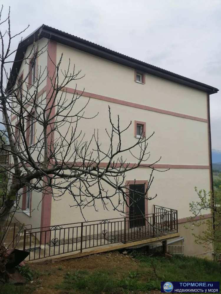 Продается 3-х этажный дом.Первый этаж полностью с ремонтом и мебелью, подойдет для сдачи,вход отдельный.На втором и... - 1