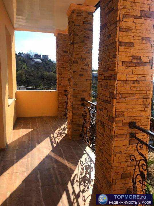 Продается 2-х этажный частный новый дом в Адлере.Дом с новым ремонтом, встроенной кухней, зал с камином, лестница на... - 1