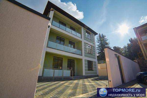 Закрытая территория, детская и спортивная площадка, устройство для спуска маломобильных жителей дома. При... - 1