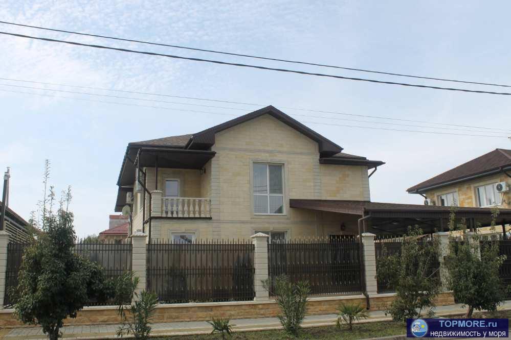 Шикарный дом, делался для себя. Участок 7 соток. Все сделано грамотно, начиная от бассейна и поливочной системой...