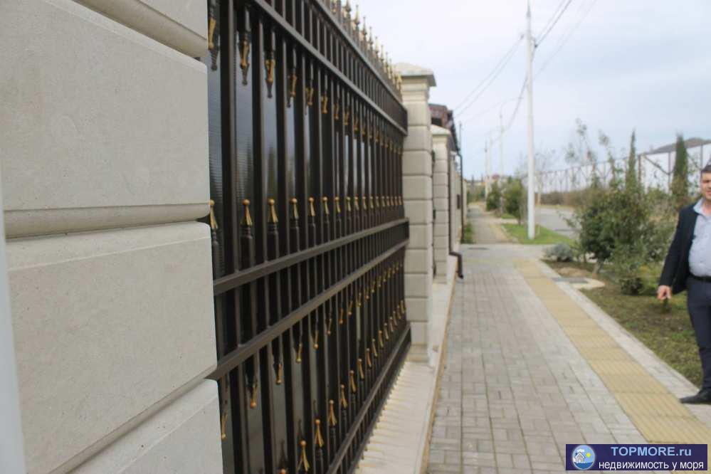 Шикарный дом, делался для себя. Участок 7 соток. Все сделано грамотно, начиная от бассейна и поливочной системой... - 1