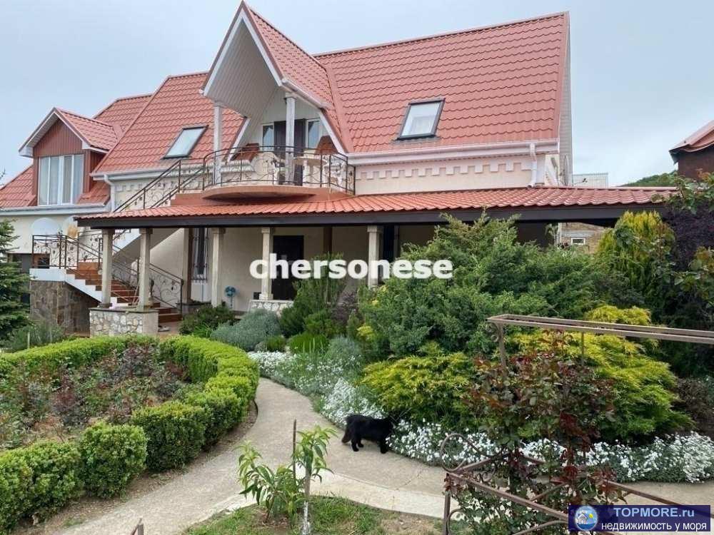 Продажа / Дома и коттеджи, село Орлиное, улица Амет-Хана Султана, 27 500 000 р. Добро пожаловать в Крымскую Швейцарию- Байдарскую долину! Расхожее сравнение этого места с Швейцарией — отнюдь не...