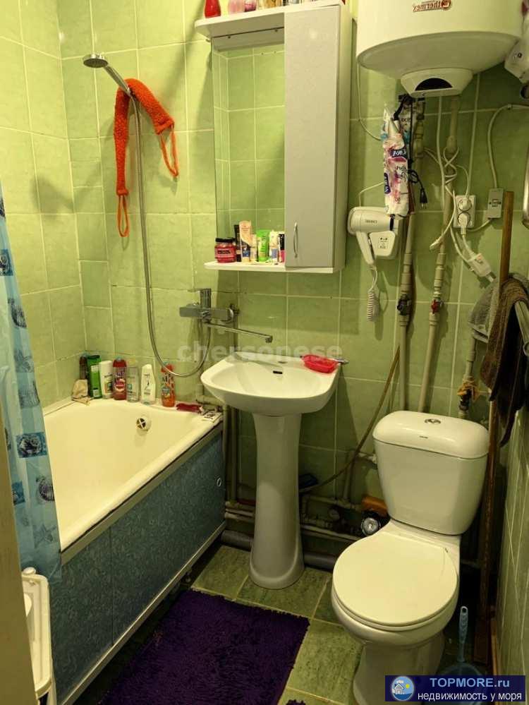 Продается двухкомнатная квартира в поселке Любимовка.  Квартира очень светлая и теплая. Все коммуникации.  Удобное... - 1