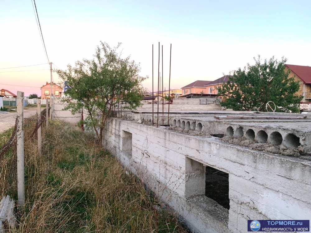 Продается земельный участок в поселке Кача 6 соток с недостроенным домом.  Участок ровный, огорожен со всех сторон....