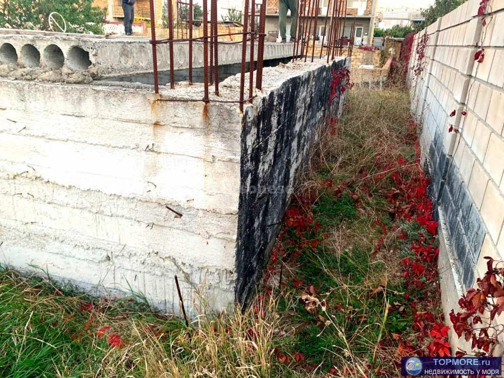 Продается земельный участок в поселке Кача 6 соток с недостроенным домом.  Участок ровный, огорожен со всех сторон.... - 1