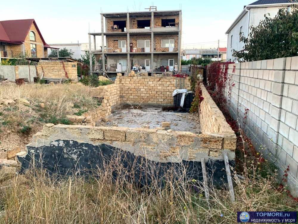 Продается земельный участок в поселке Кача 6 соток с недостроенным домом.  Участок ровный, огорожен со всех сторон.... - 2