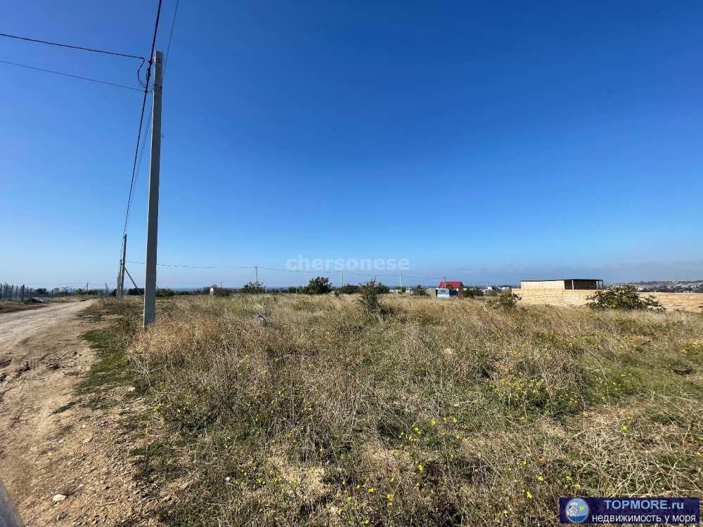 Продаётся земельный участок 11.2 сотки (сельхозназначения) , межевание проведено, коммуникации по границе , с обоих...