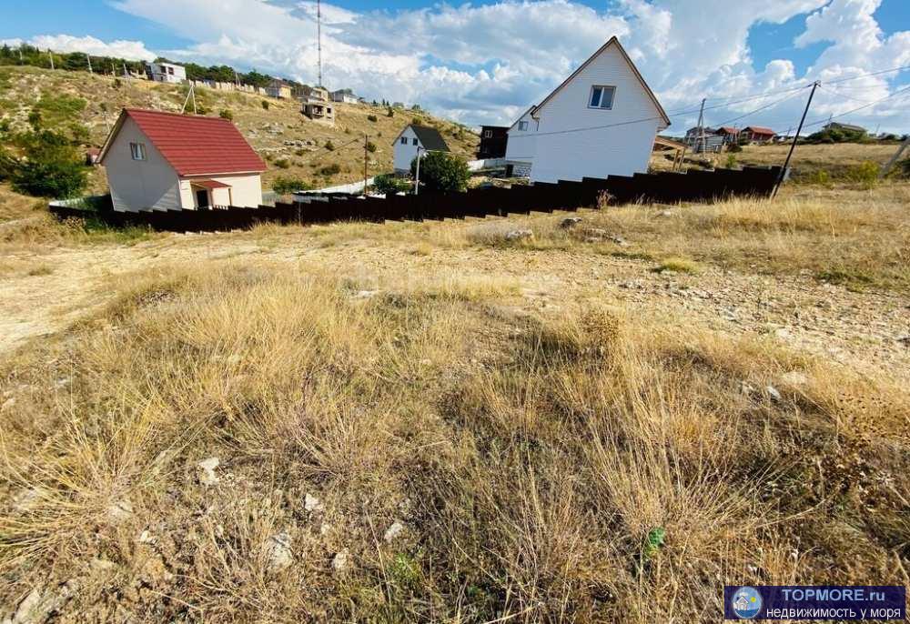 На срочной продаже участок 4 сотки на улице Василия Колодкина.  Участок видовой, правильной формы с небольшим...