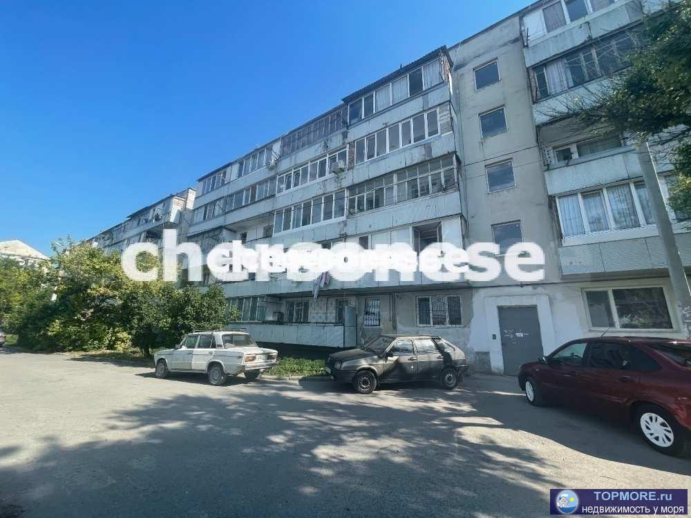 Продаётся хорошая двухкомнатная  квартира в п.Штурмовое Балаклавский район, ремонт косметический , стоят стеклопакеты...