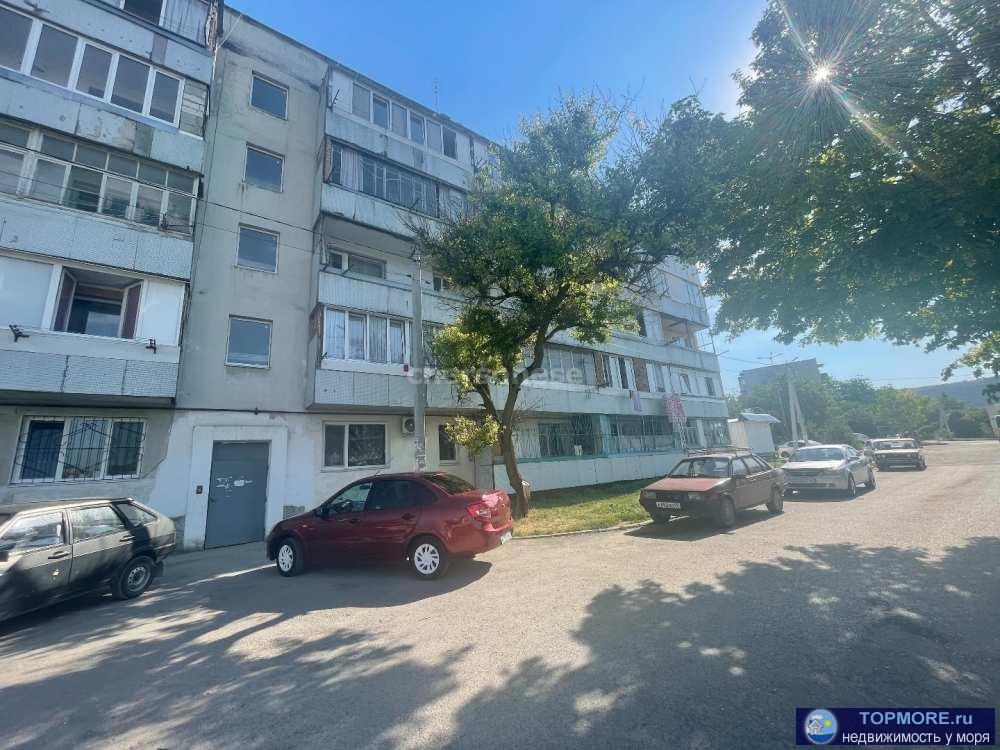 Продаётся хорошая двухкомнатная  квартира в п.Штурмовое Балаклавский район, ремонт косметический , стоят стеклопакеты... - 2