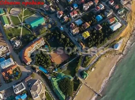 Предлагаться продажа участка с недостроенным домом возле моря в...