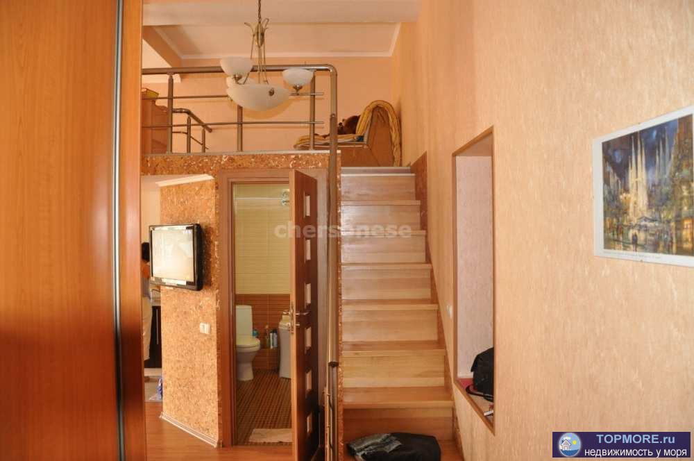 Сдается длительно  прекрасная квартира в центре города (район Арт бухты).  Дом сталинской постройки, толщина стен... - 1